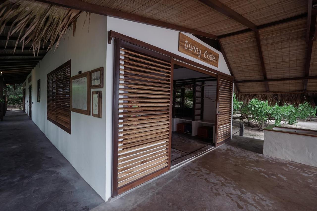 Coral Eye Boutique Resort And Marine Outpost Likupang Esterno foto